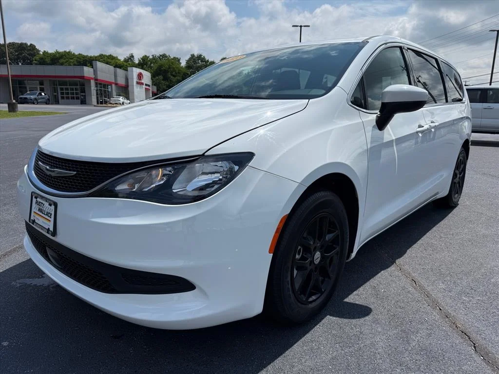 Used 2023 Bright White Clearcoat Chrysler LX image 4