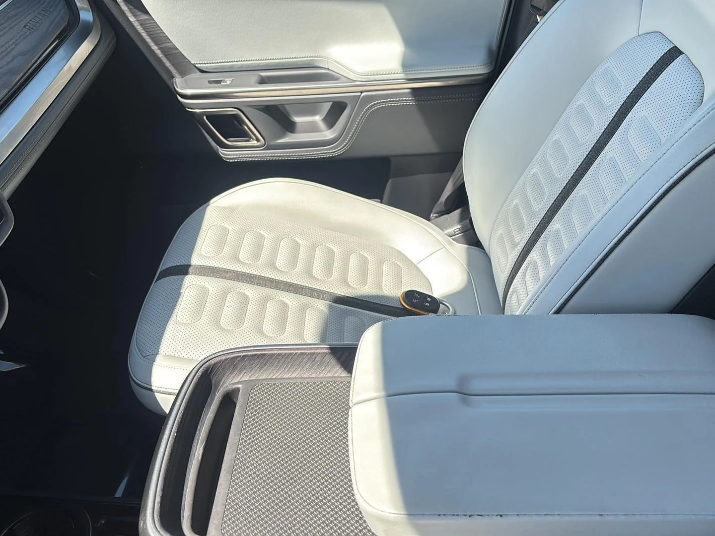 Used 2024 Glacier White Rivian Adventure image 31