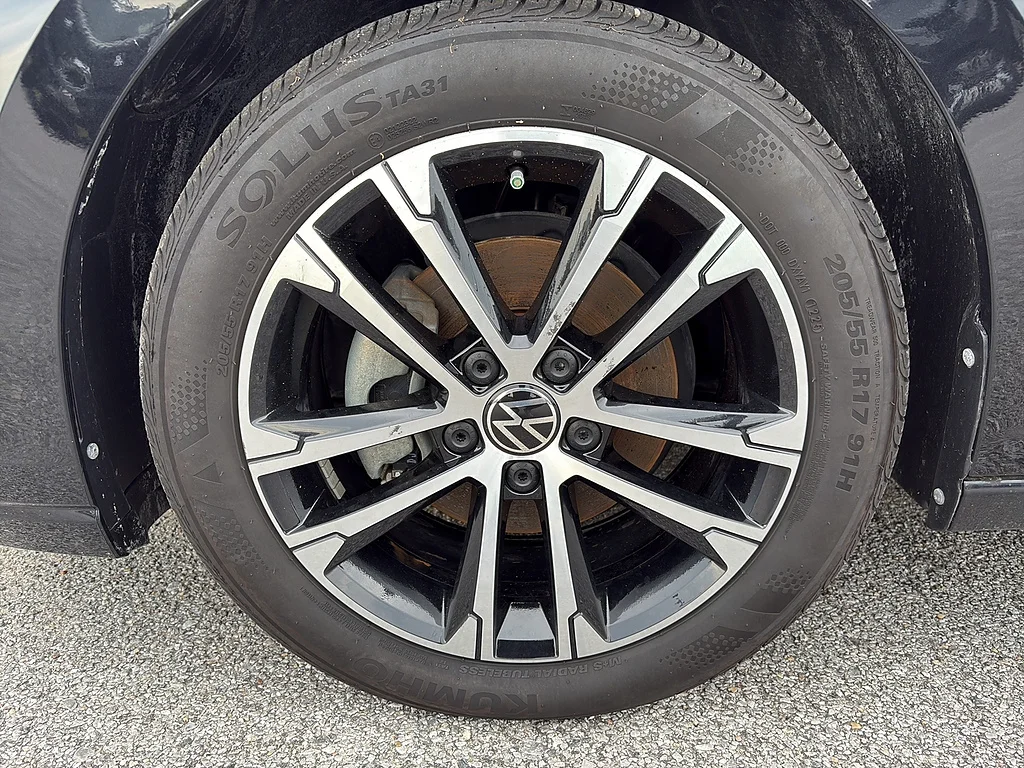 Certified Used 2025 Deep Black Pearl Volkswagen Sport Auto image 9