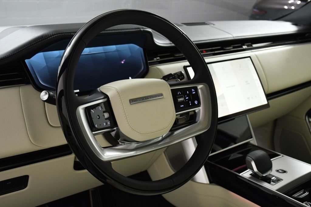 New 2026 Ostuni Pearl W Land Rover SE image 13