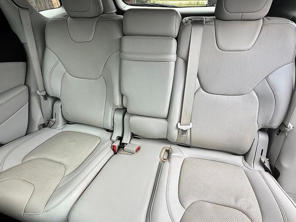 Used 2019 Silver Jeep Limited image 9