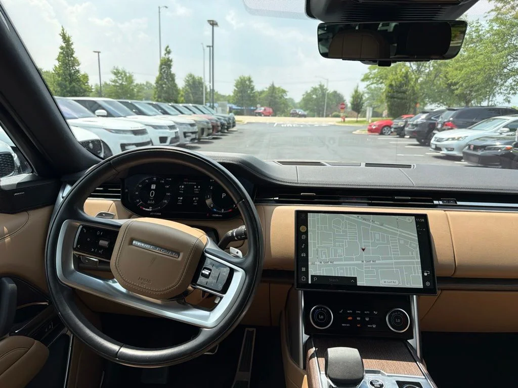 Used 2023  Land Rover SE image 14