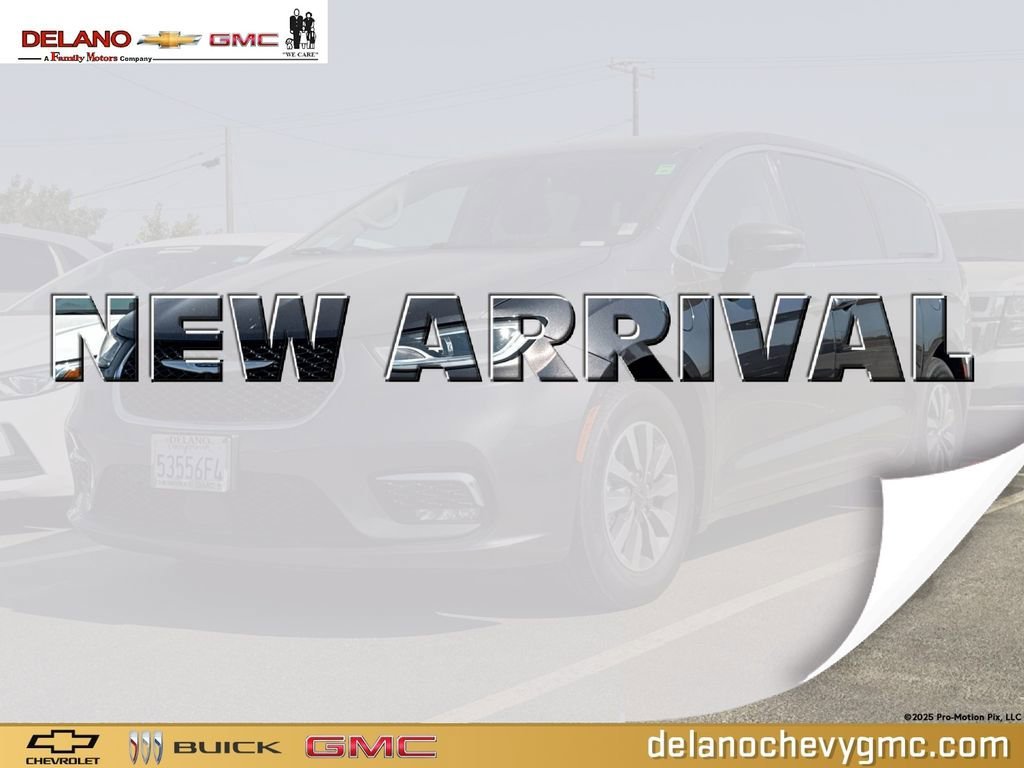 2023 Chrysler Pacifica Hybrid Touring L Hybrid's photo