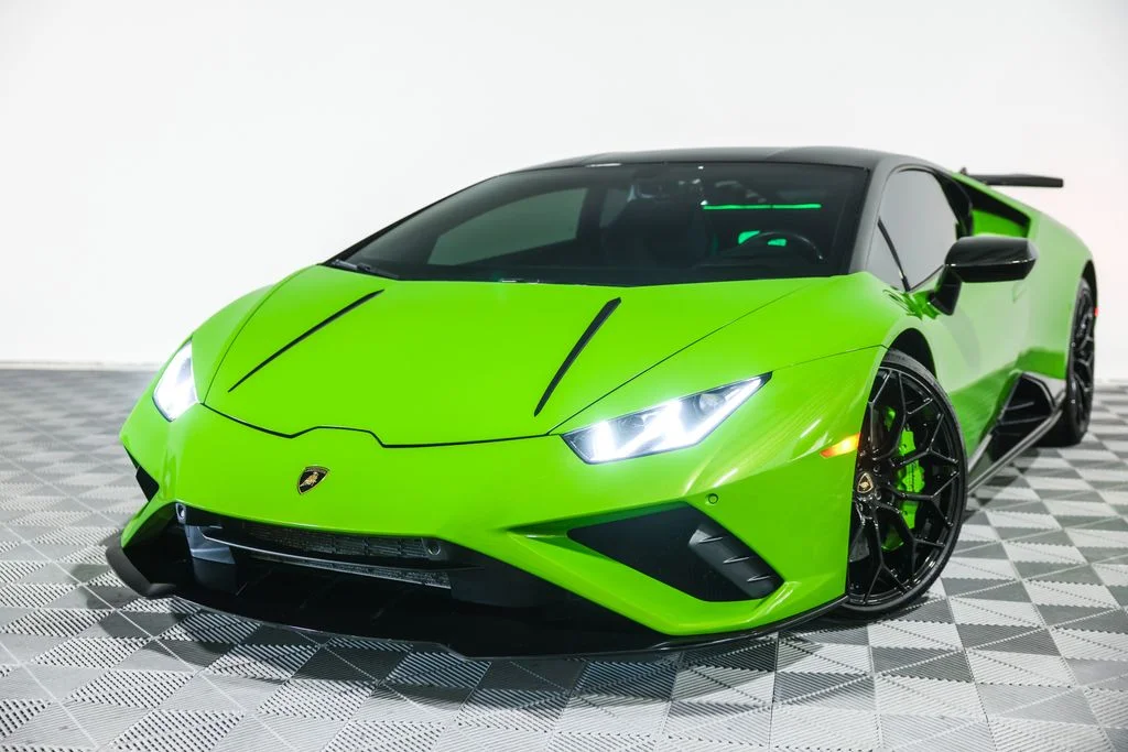 Used 2021 Green Lamborghini Base image 11