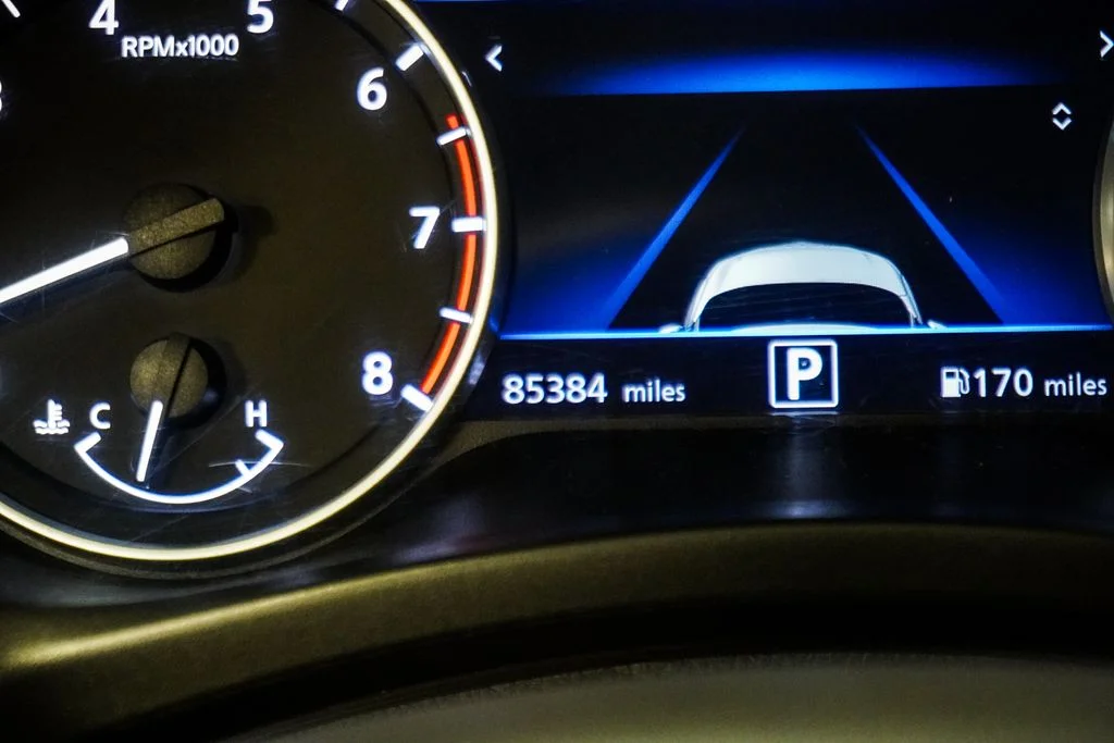 Used 2022 White Nissan SR image 25