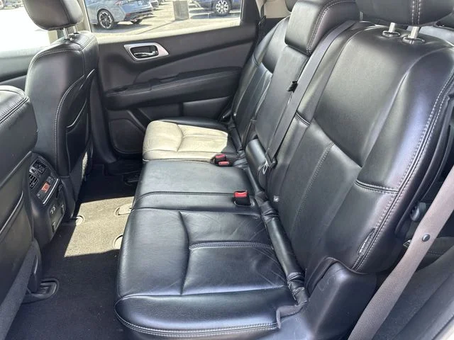 Used 2019 White Nissan SL image 26