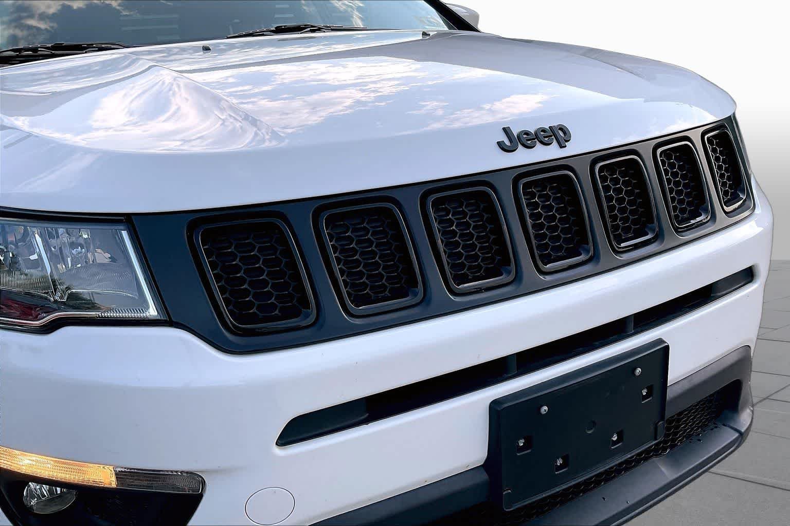 Used 2019 White Clearcoat Jeep Latitude image 30
