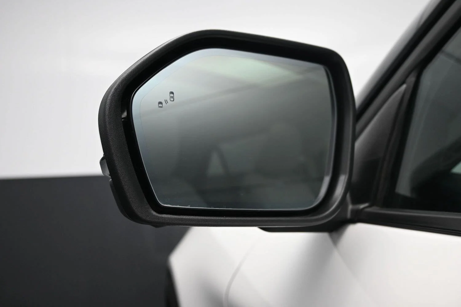 Used 2025 Star White Metallic Tri-Coat FORD Platinum image 19