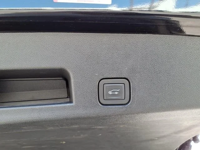 Used 2025 Mosaic Black Metallic Chevrolet LT image 7
