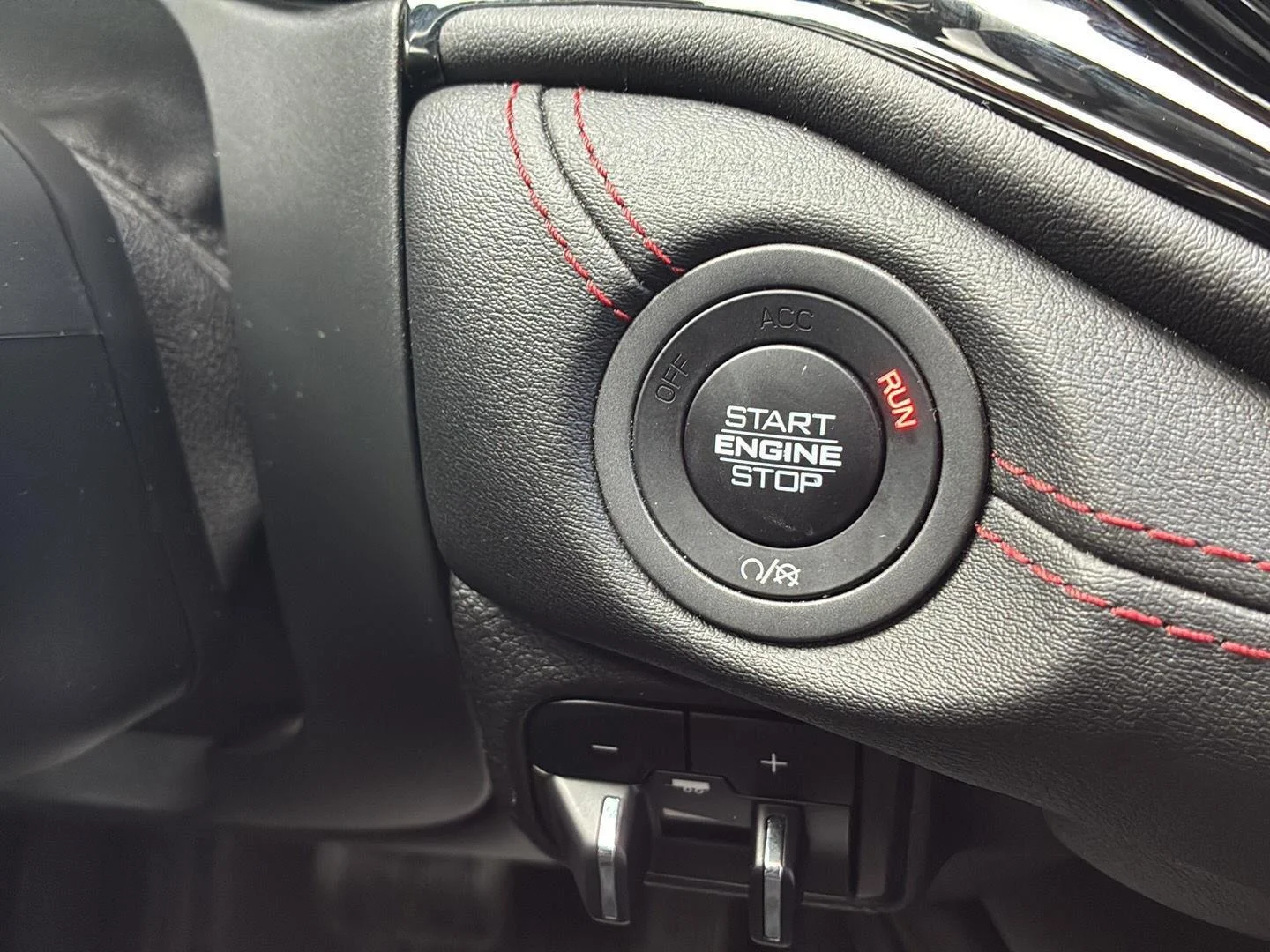 Used 2025 Destroyer Gray Clearcoat Dodge R/T Premium image 24