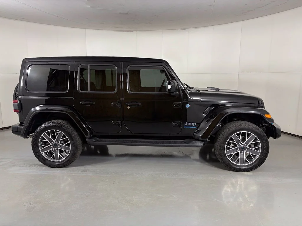 Used 2024 Black Jeep High Altitude 4xe image 8