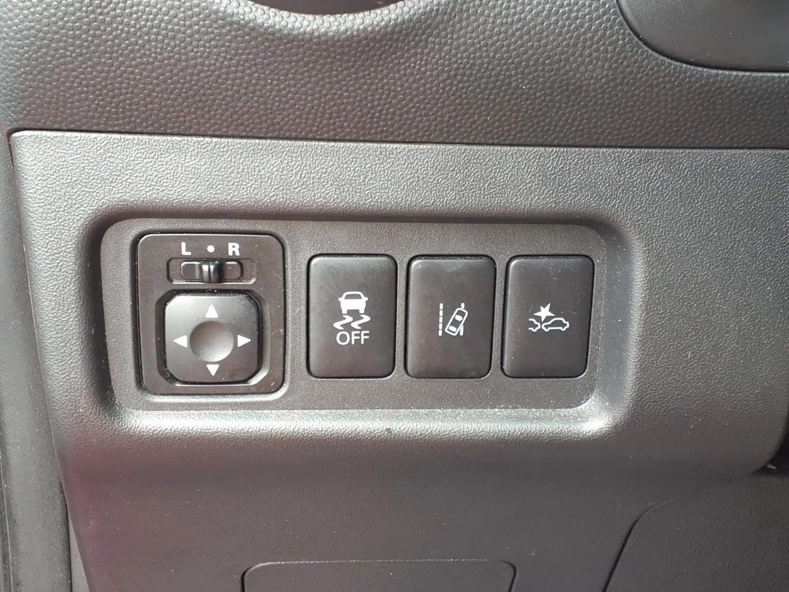 Used 2024  Mitsubishi SE image 7