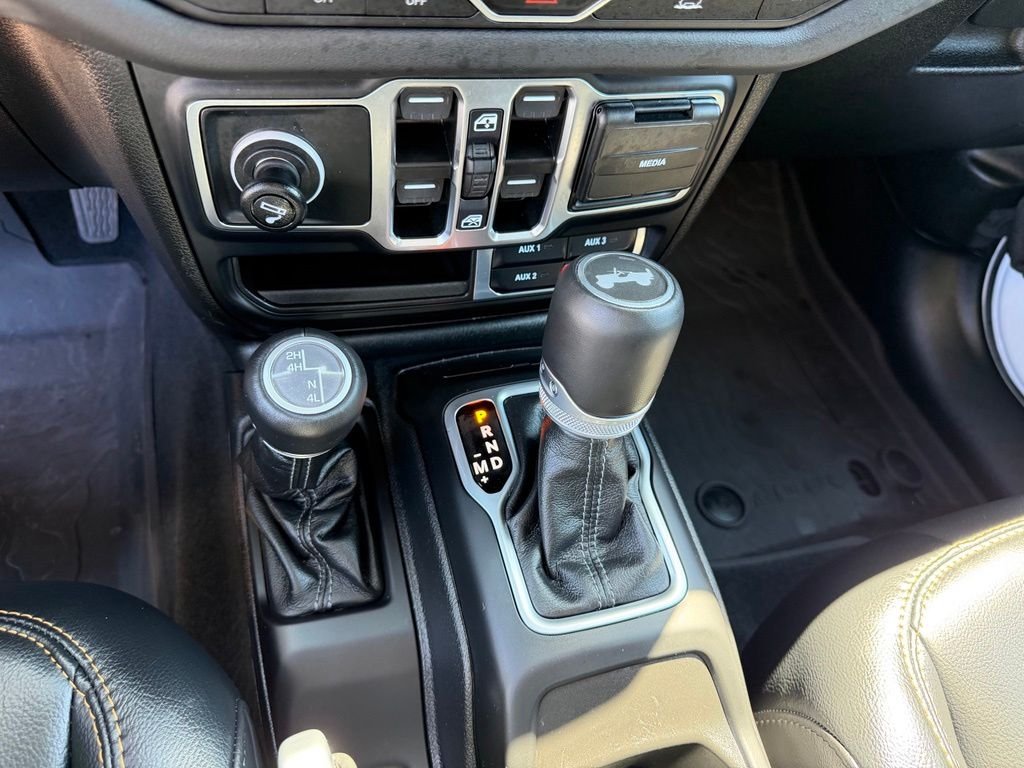 Used 2024 Bright White Clearcoat Jeep Sahara image 24