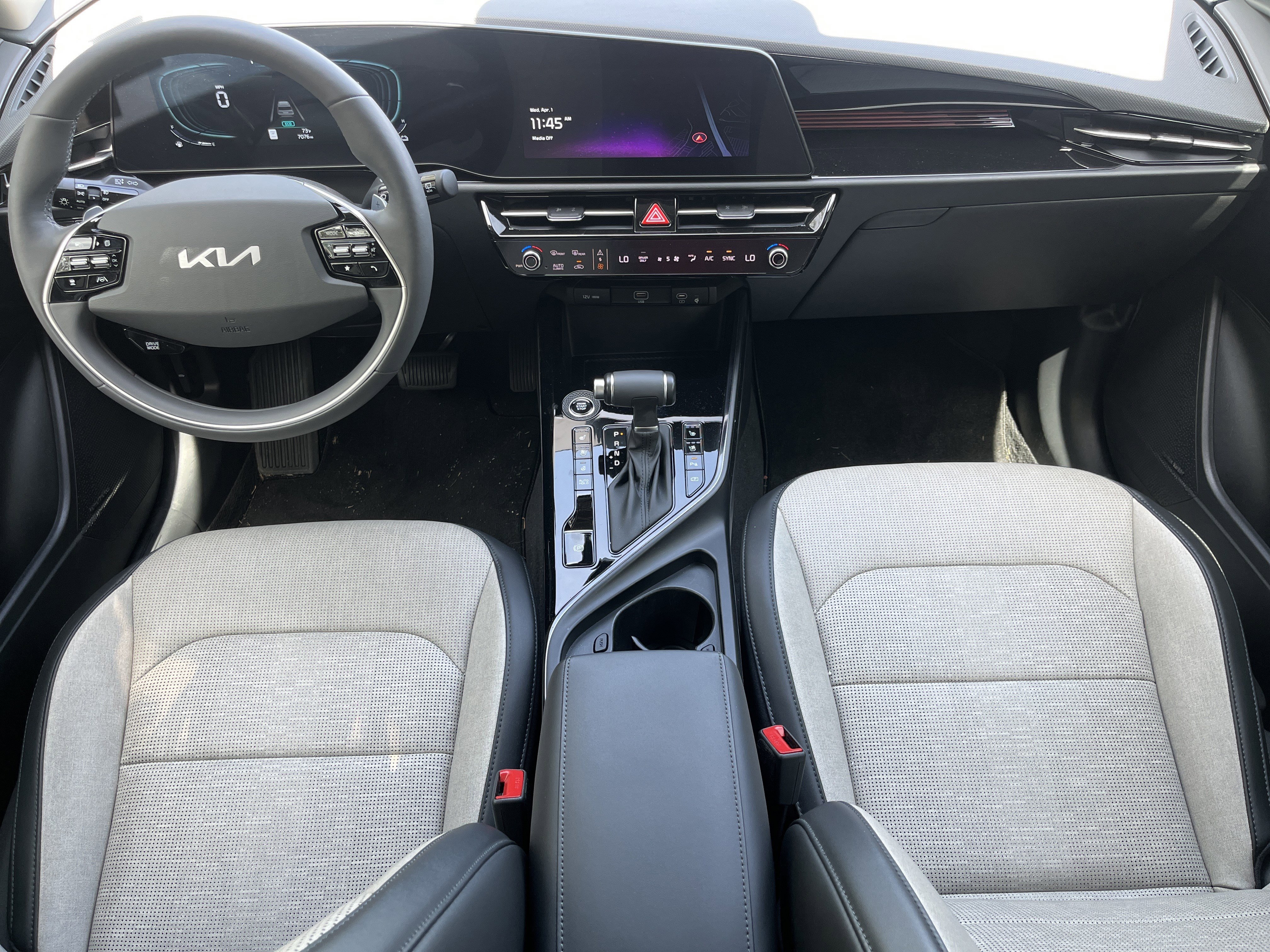 Used 2025 Aurora Black Pearl Kia SX image 3