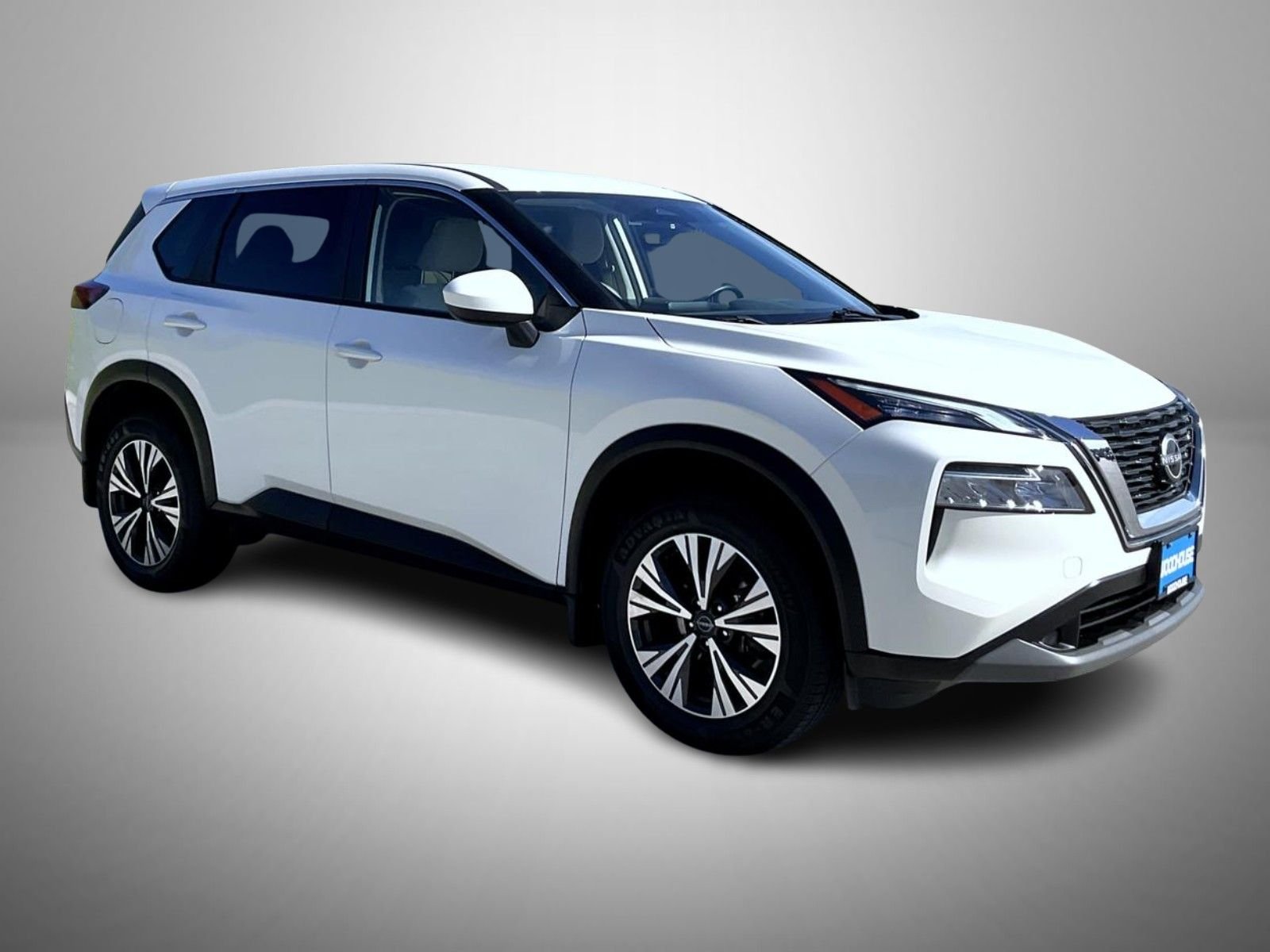 Used 2023 White Nissan SV image 3