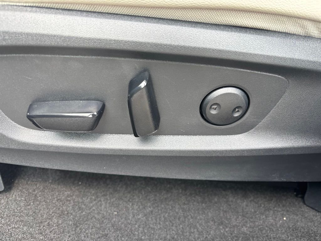Used 2024 Gray Nissan SL image 19