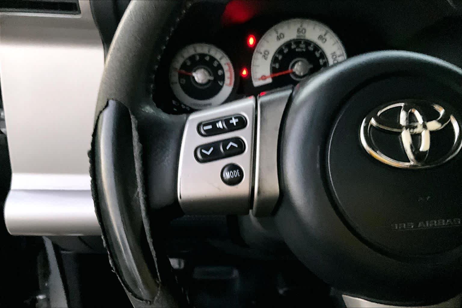Used 2008 White/Titanium Metallic Toyota  image 23