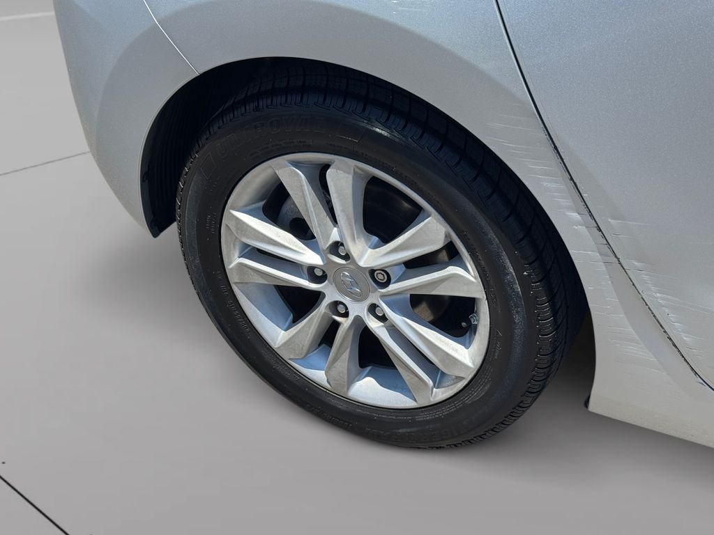 Used 2014 Shimmering Silver Hyundai Base image 26