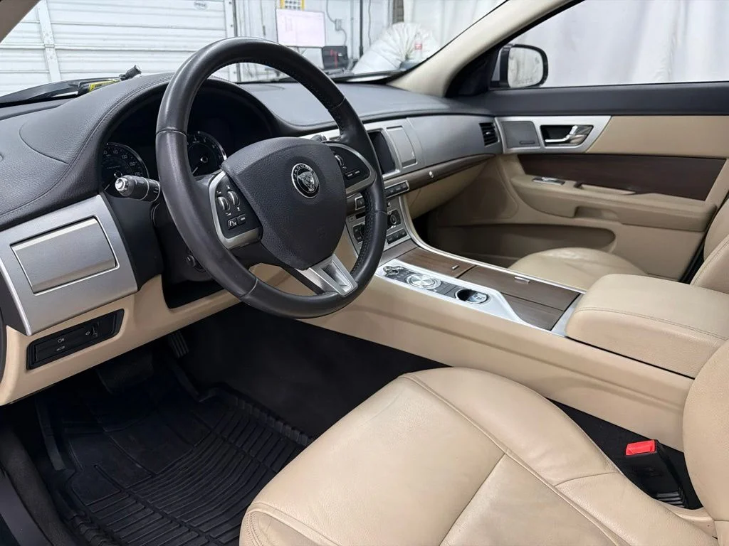 Used 2015  Jaguar 2.0T Premium image 13
