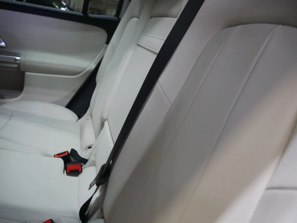 New 2026 Polar White Mercedes-Benz GLB 250 image 25