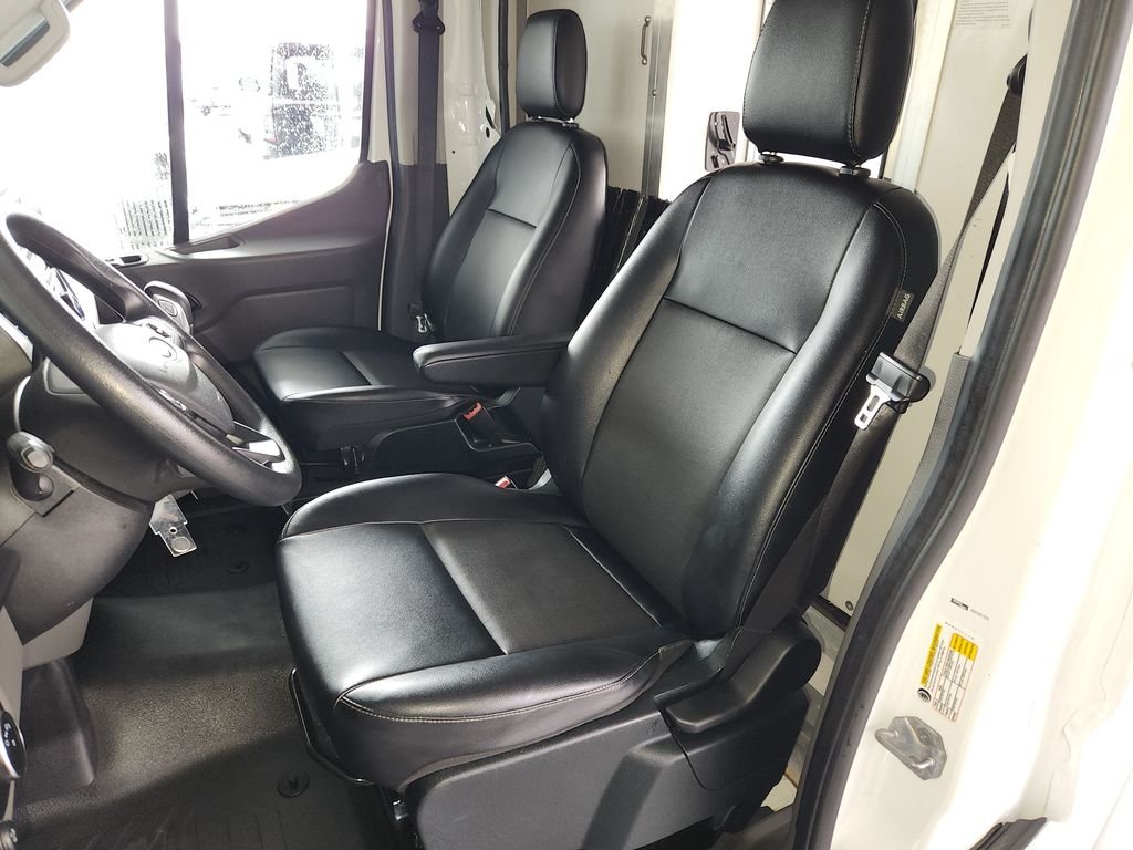 Used 2022 White Ford Box Truck image 12