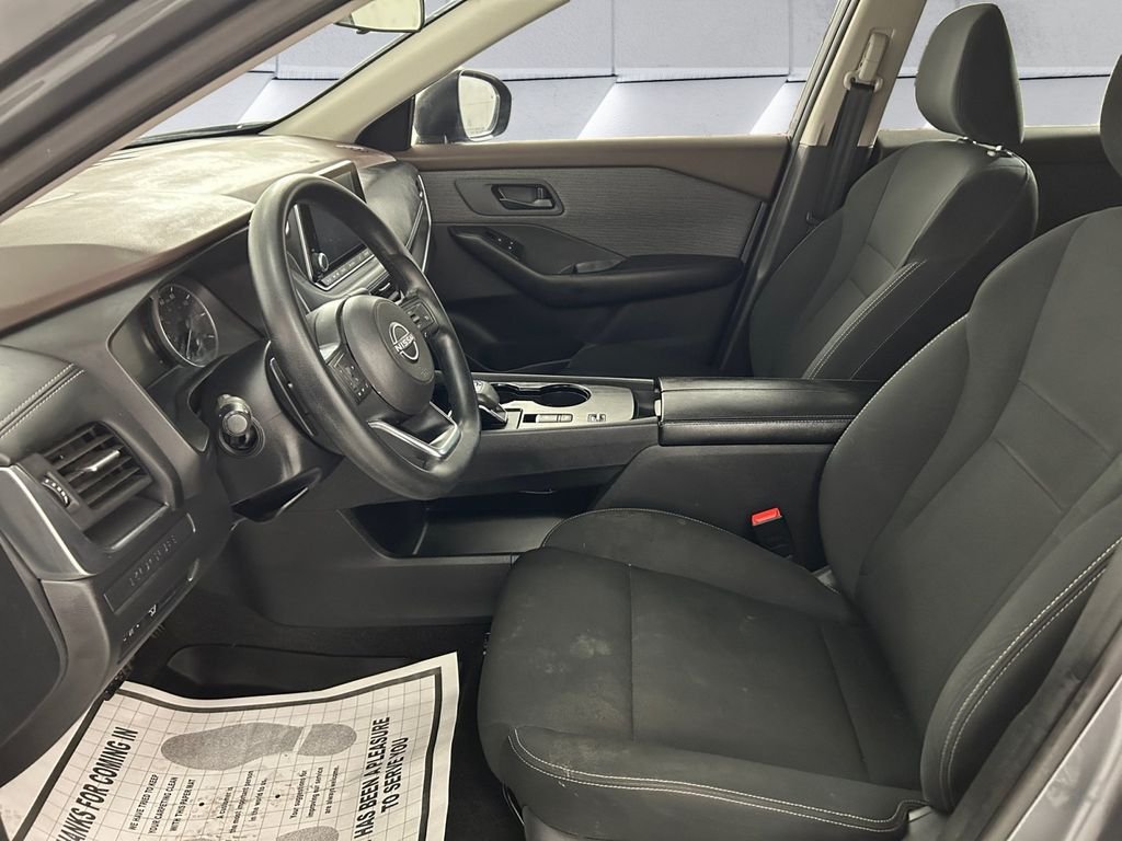 Used 2023 Gray Nissan S image 7