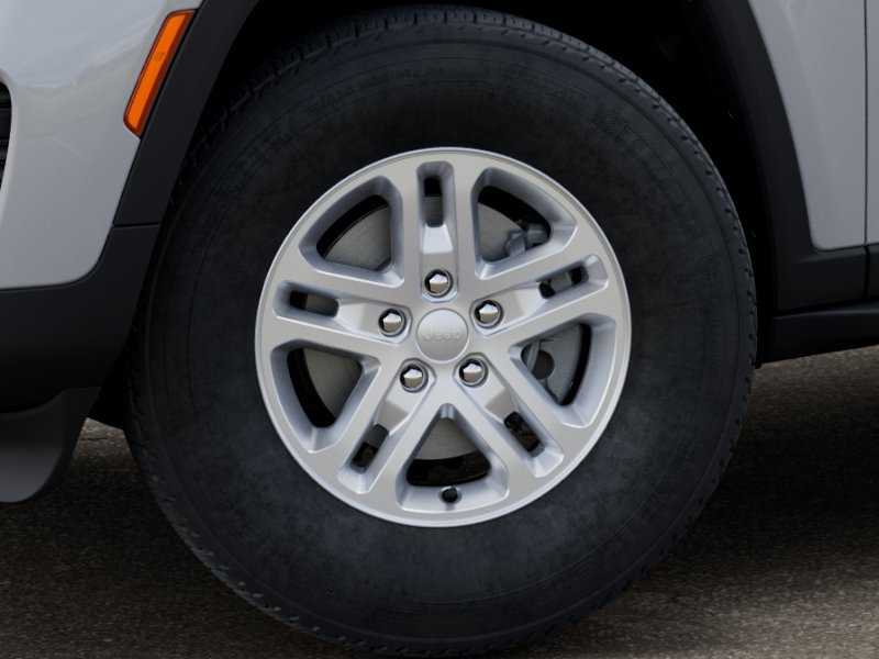 New 2025 Bright White Clear-Coat Exterior Paint Jeep Laredo image 34