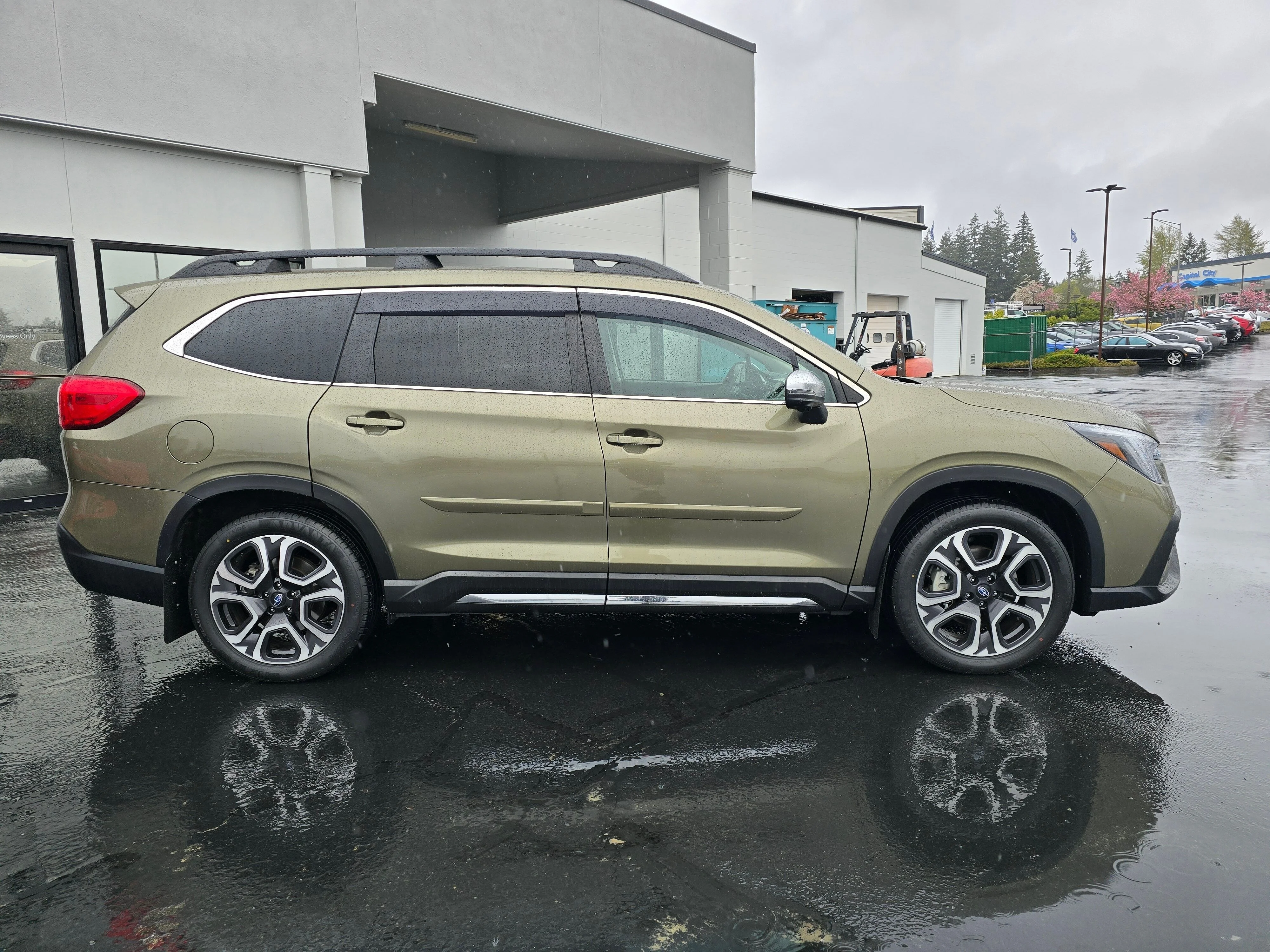 Used 2023 Green Metallic Subaru Limited image 3