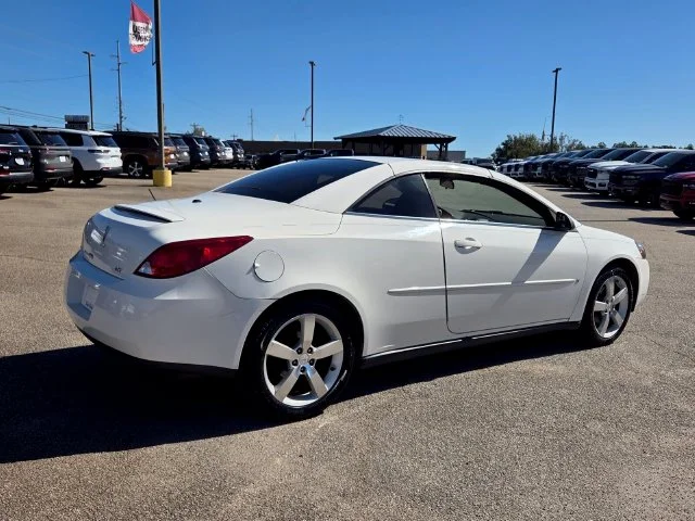 Used 2006 White Pontiac GT image 12