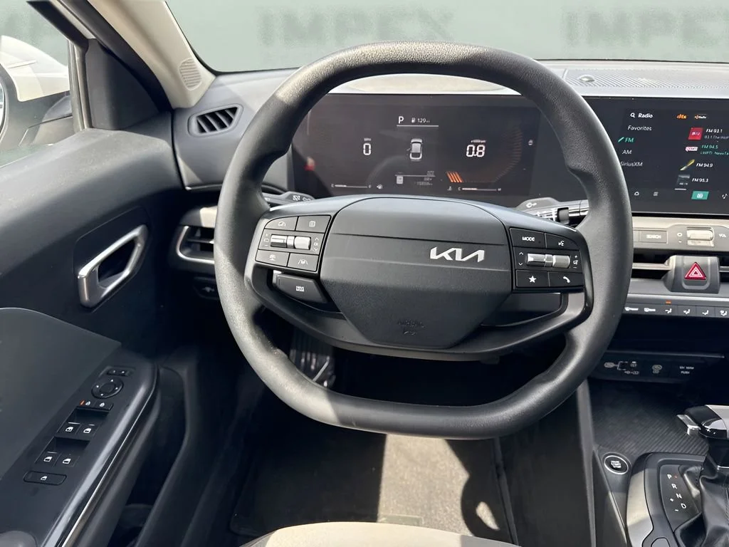 Used 2025 White Kia LXS image 12
