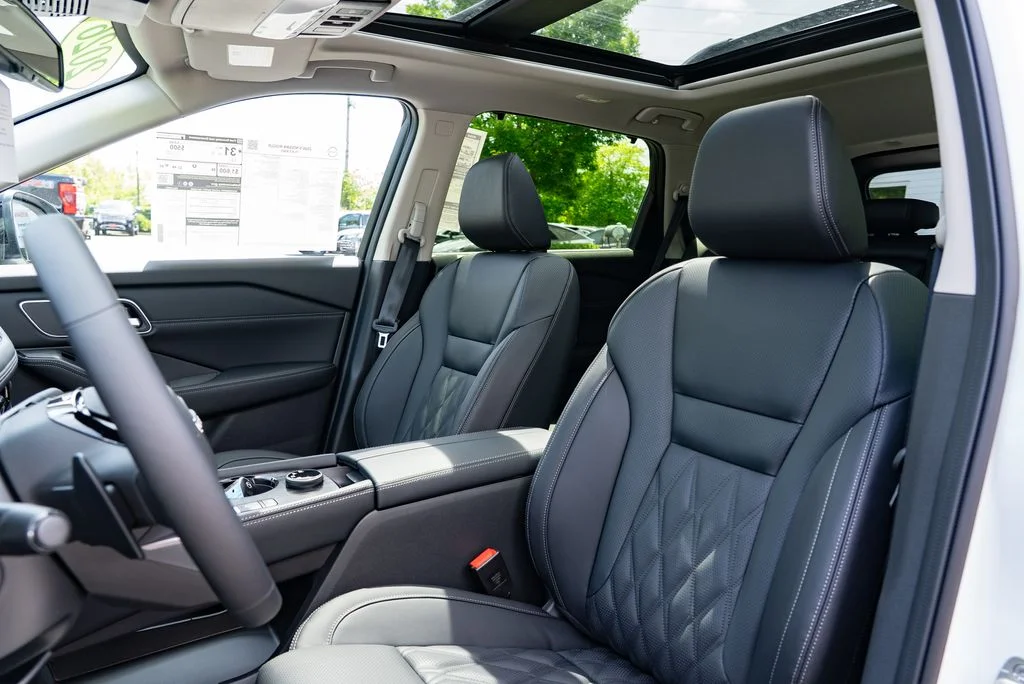 New 2026 Everest White Pearl TriCoat / Super Black Two-tone Nissan Platinum image 22