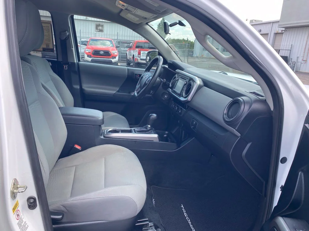 Used 2016 White Toyota SR5 image 15