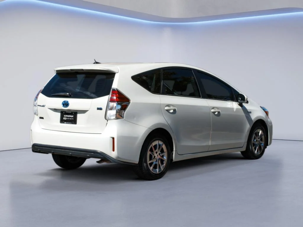 Used 2017 Blizzard Pearl Toyota Three image 5