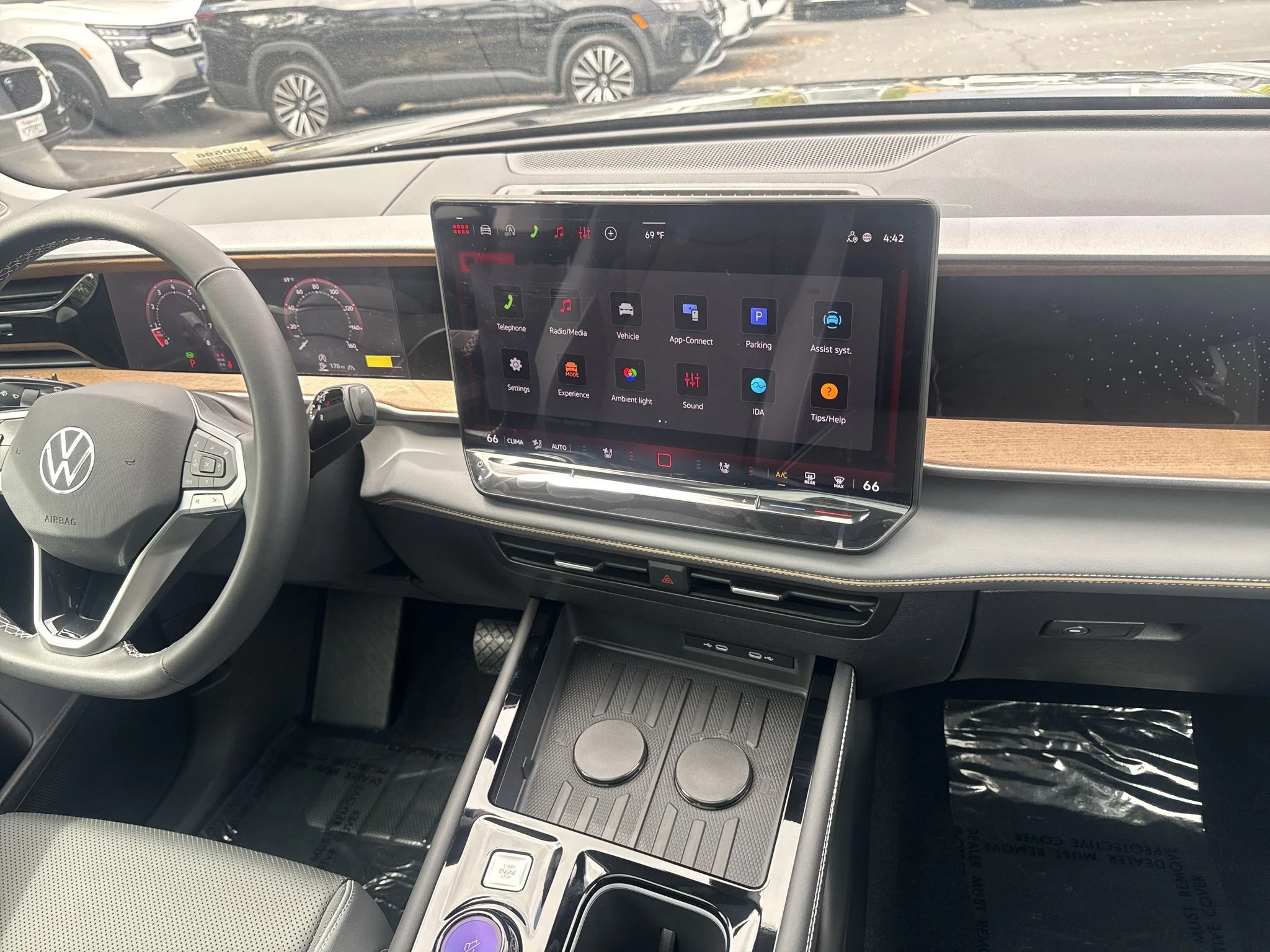 New 2027 Deep Black Pearl Volkswagen SE w/Technology image 23