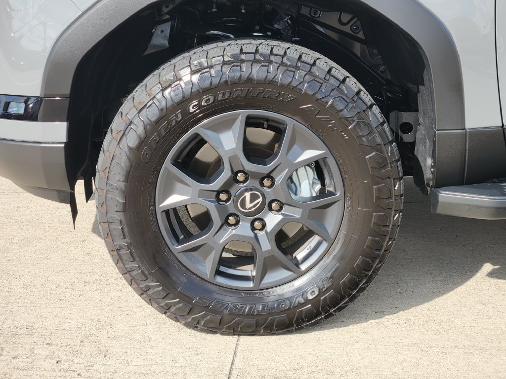 Certified Used 2025 Incognito Lexus 550 Overtrail image 10