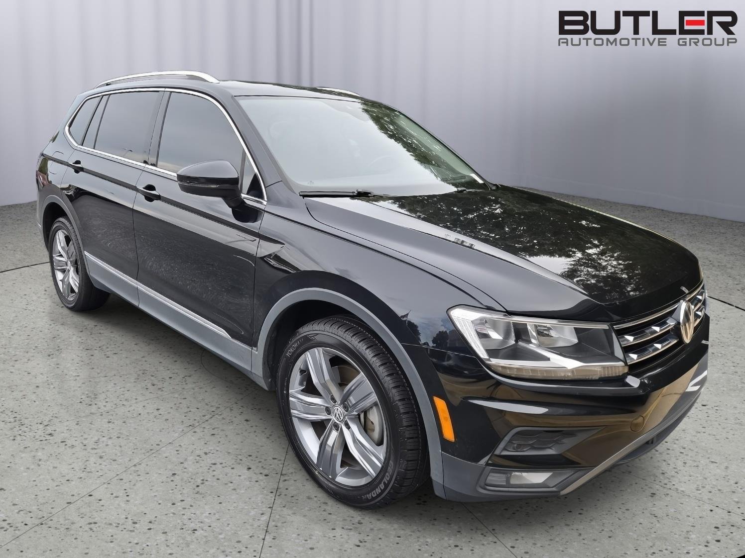 Used 2020 Deep Black Pearl Volkswagen SEL image 2