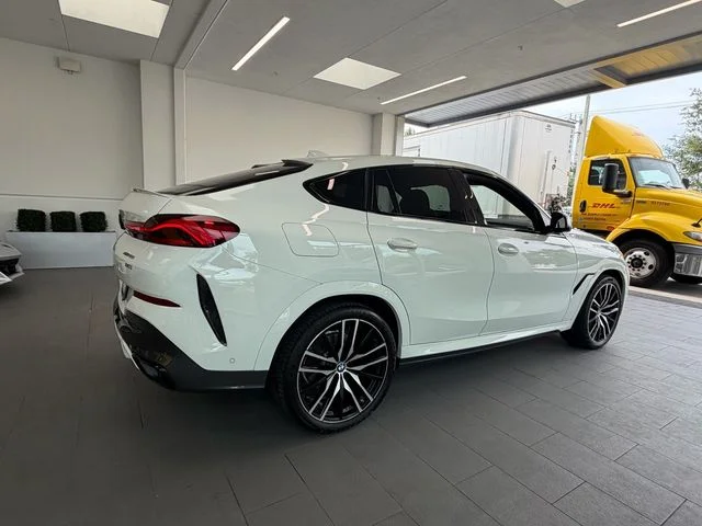Used 2022 White BMW xDrive40i image 11