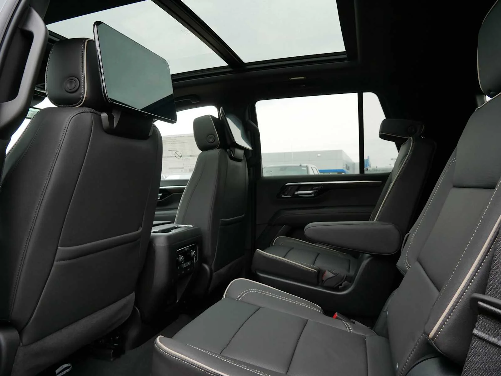 2026 Chevrolet Tahoe Premier - Photo 11