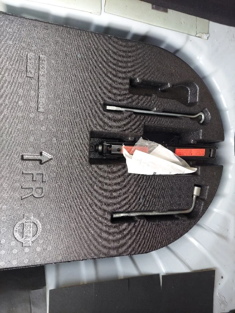 Certified Used 2020 White Nissan SR image 36