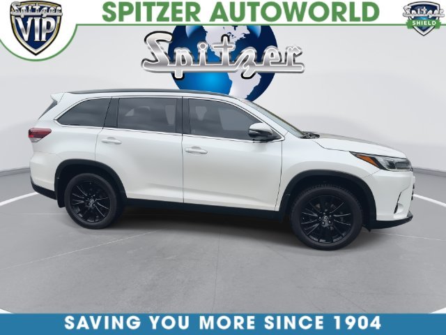 Used 2019 White Toyota SE image 18