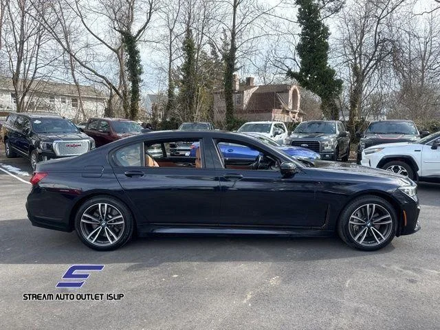 2022 BMW 7 Series 750i - Photo 11