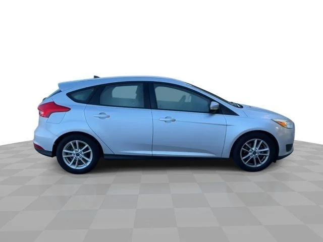Used 2015 Ingot Silver Ford SE image 3