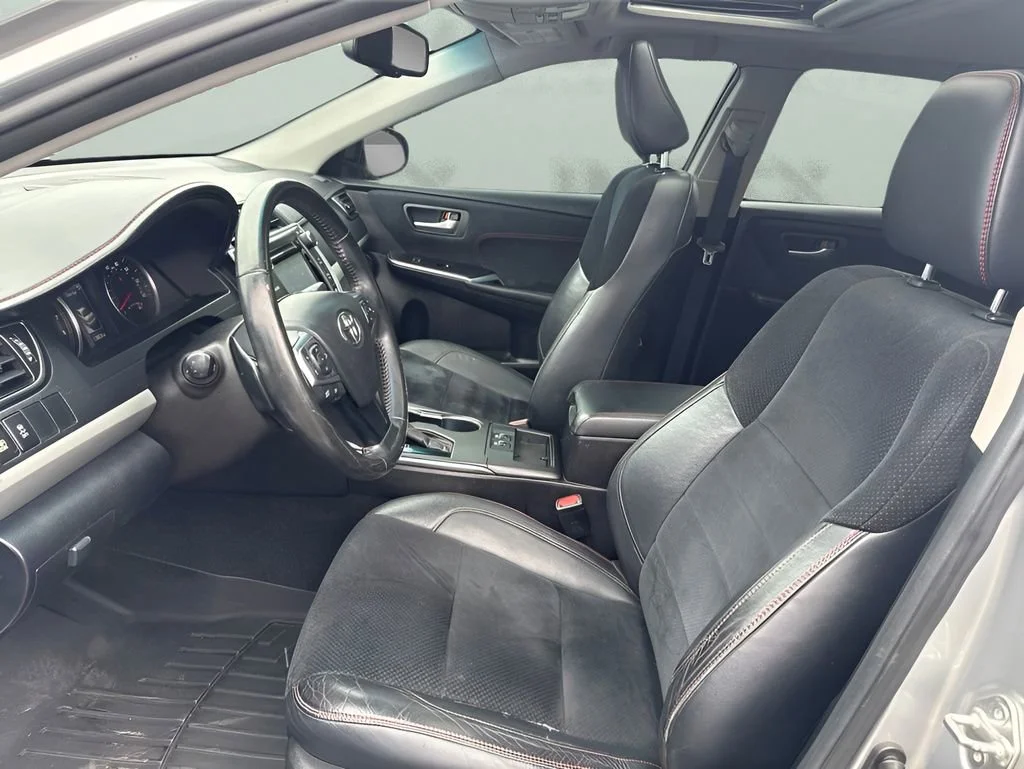Used 2016  Toyota XSE image 9