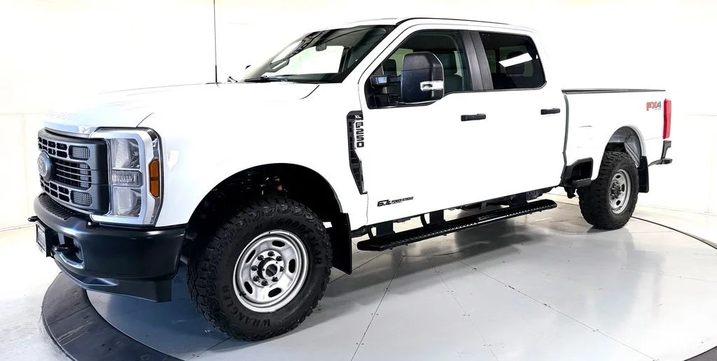Used 2025 White Ford XL image 9