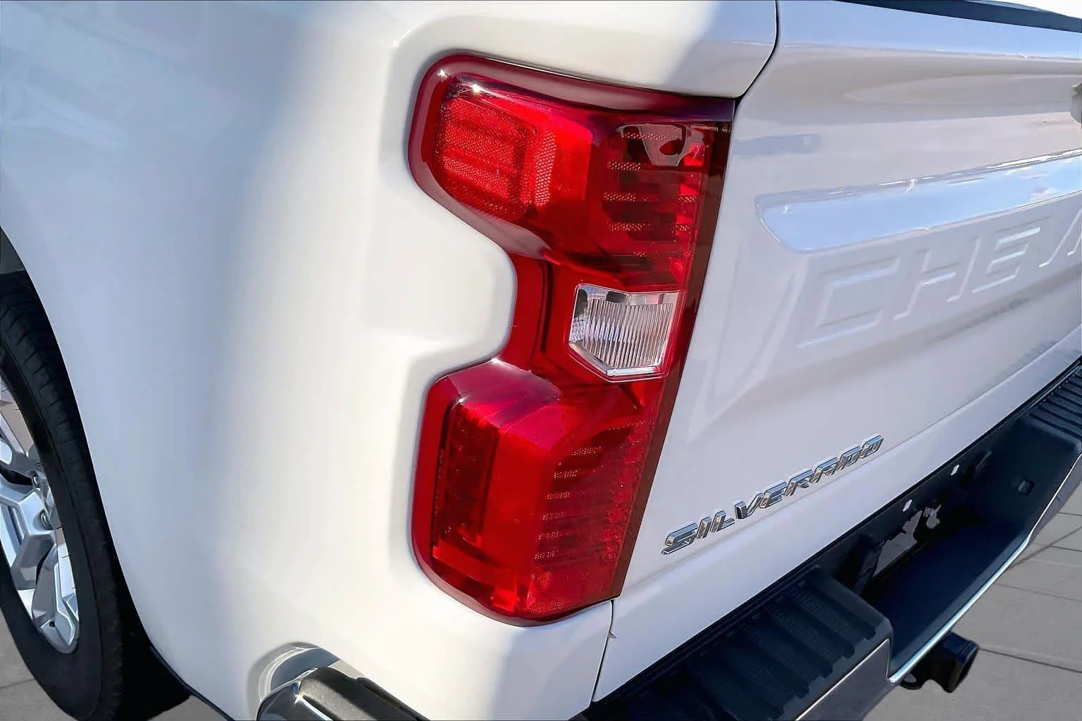 Used 2025 Summit White Chevrolet LT (2FL) image 26