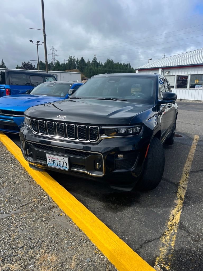 Used 2025 Black Jeep Overland image 1