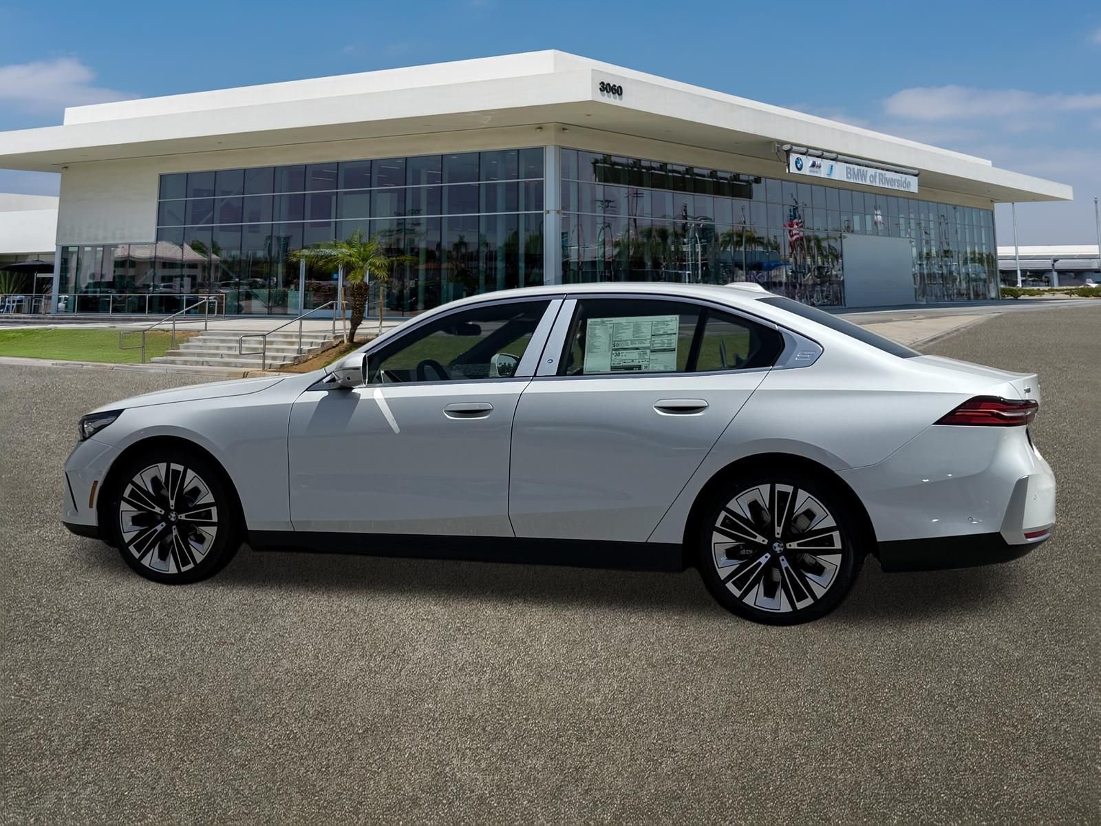 New 2027 Mineral White Metallic BMW 530i xDrive image 7