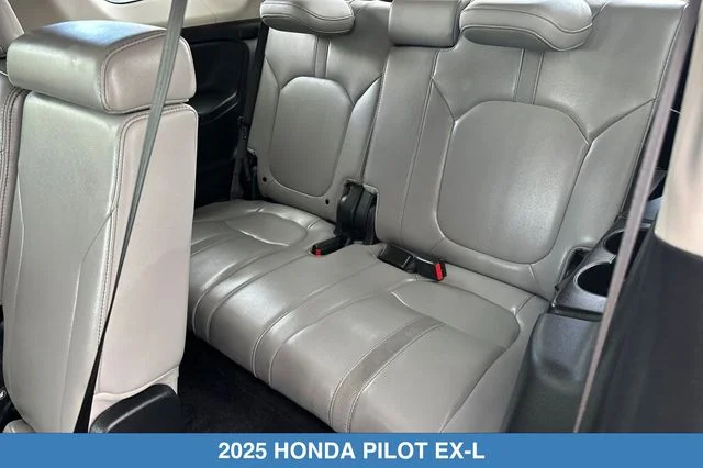 2025 Honda Pilot EX-L - Photo 18