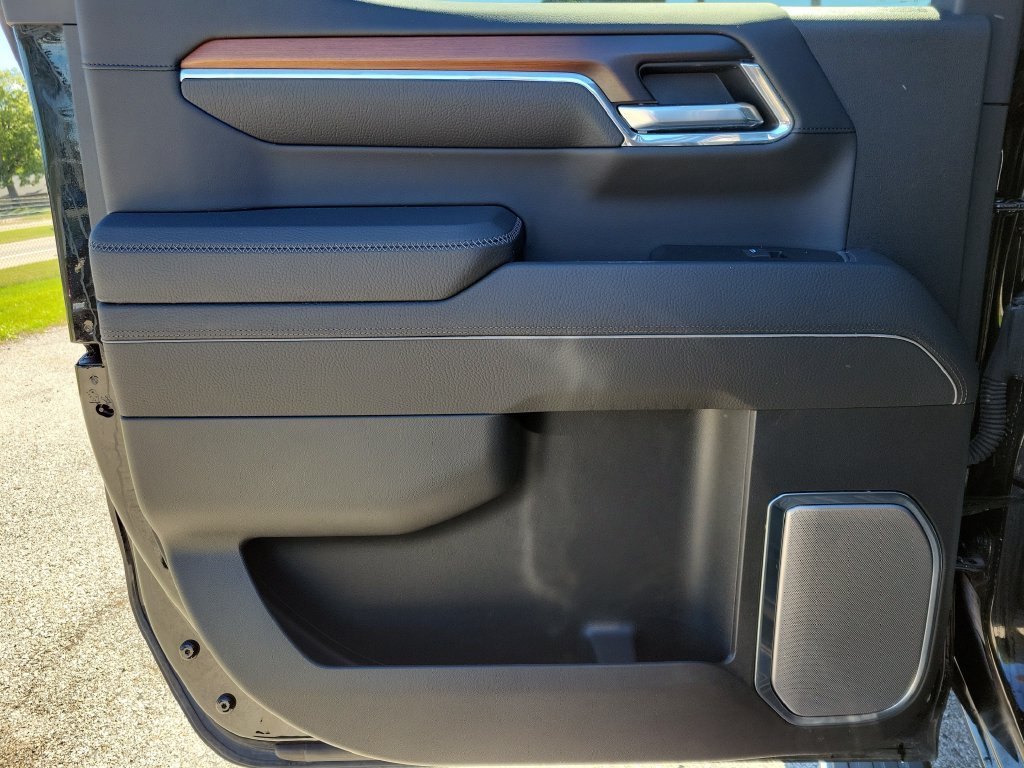 Used 2025 Onyx Black GMC Denali image 10