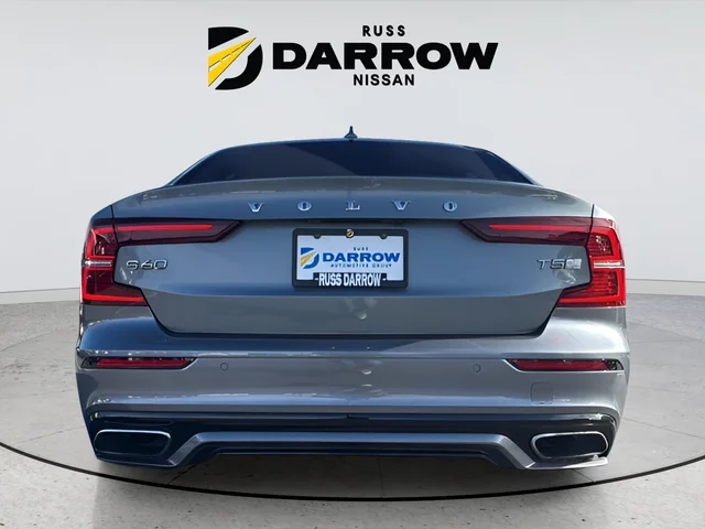 Used 2020 Gray Volvo T5 R-Design image 4